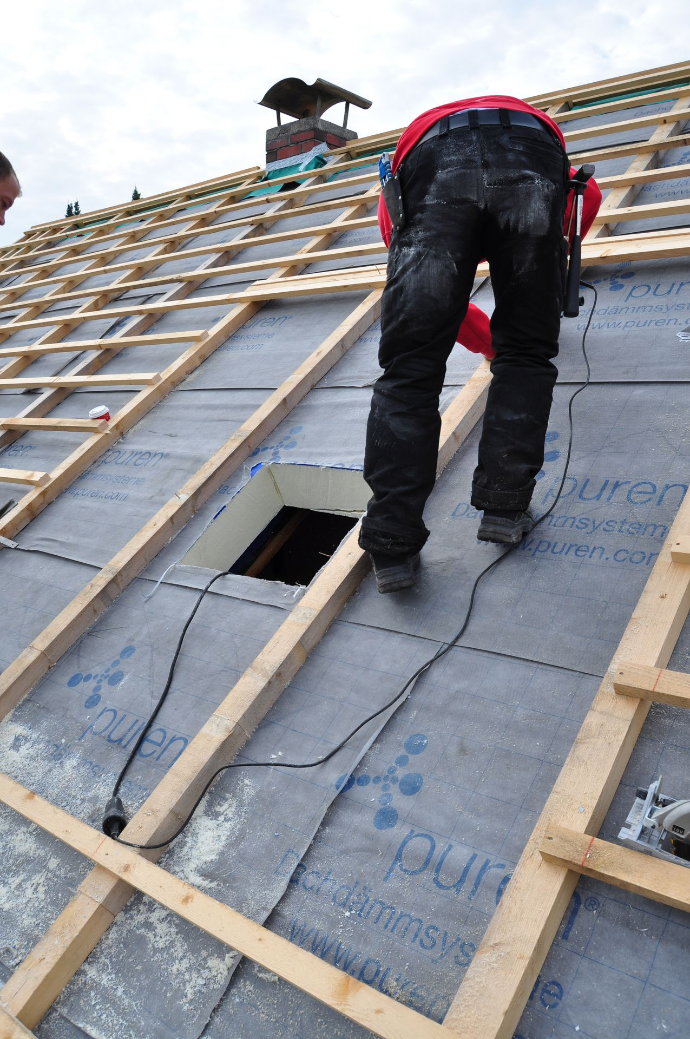 Fabrication de charpente métallique en atelier – structure acier préfabriquée Description : Conception et assemblage en atelier d’une charpente métallique millimétrée, prête pour une installation rapide sur chantier.